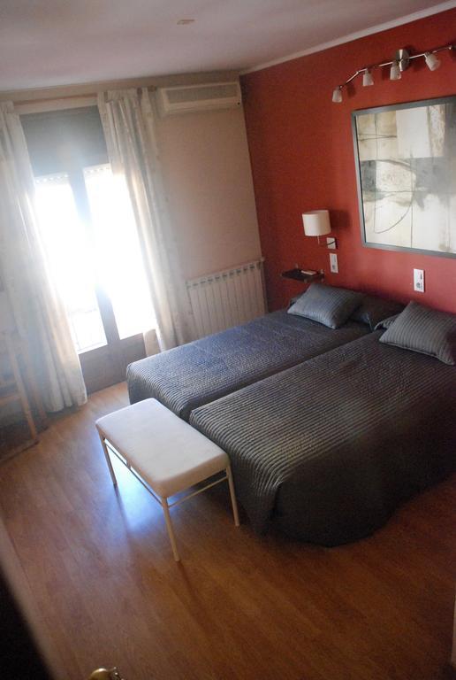 Hostal Delgado Benabarre Extérieur photo