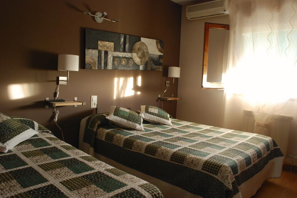 Hostal Delgado Benabarre Chambre photo