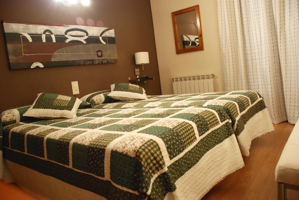 Hostal Delgado Benabarre Chambre photo